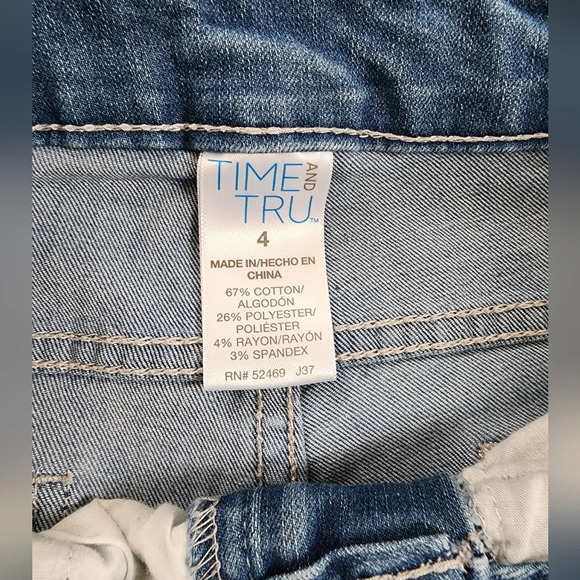 Time and Tru Light Blue Wash Denim Jeans Crop Stretch Straight Leg, sz 4 - Picture 4 of 10